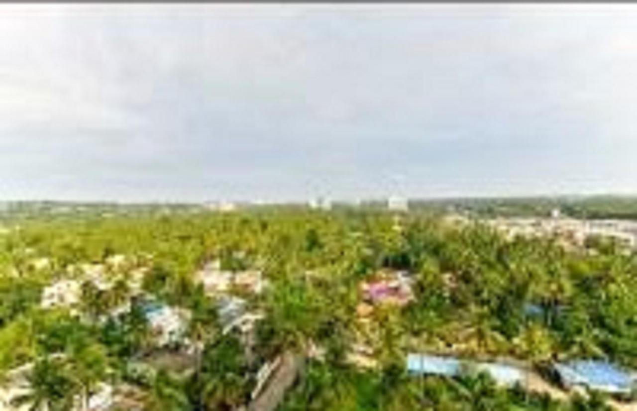 V Bee Plaza Hotel Thiruvananthapuram Exterior photo